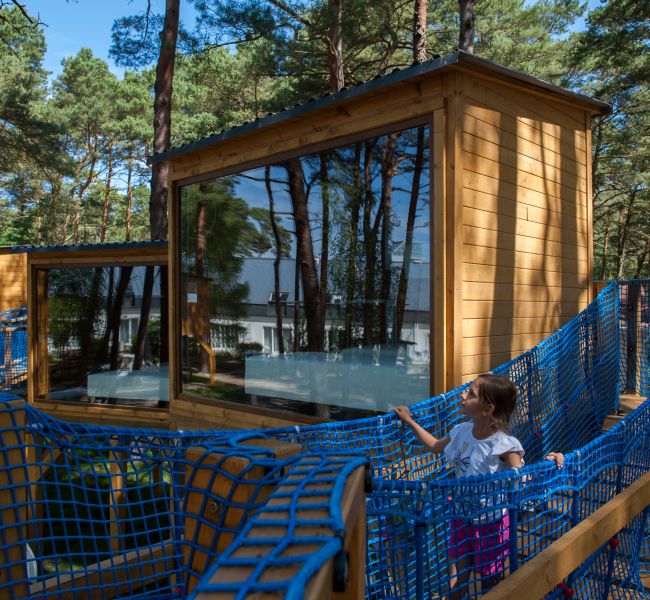 Bungalow z domkiem na drzewie