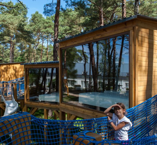 Bungalow z domkiem na drzewie